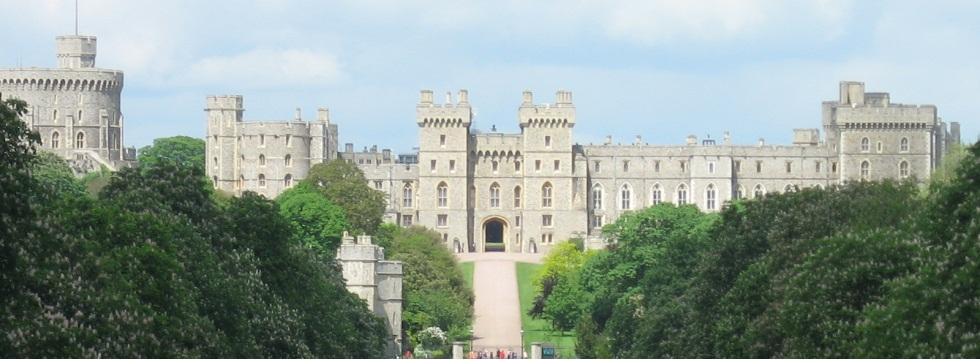 Popular Searches Windsor Castle Tickets & Tours from London A London trip is incomplete without a Windsor Castle Tour! This jaw-dropping edifice, first constructed by William the Conqueror, now serves as the most ancient and grand castle on Earth to house a resident.4/4().